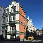 1st floor boutique apartment P free